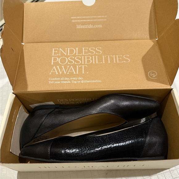 Life Stride Black Leather Women's Loafers - Picture 5 of 6